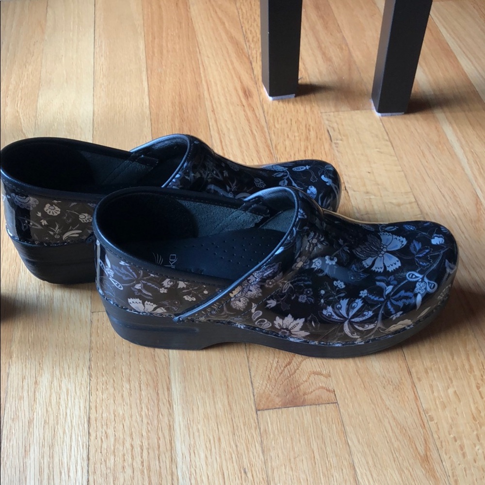 Dansko Black/Blue/Silver Floral Clogs size 39 - Picture 7 of 11